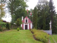 Mírov-bývalý vězeňský hřbitov-kaple s pomníkem-Foto:Ulrych Mir.