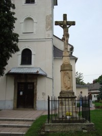 Kurovice-kříž před kostelem sv.Kunhuty-Foto:Ulrych Mir.