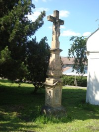 Červená Lhota-kříž z r.1823 u kaple na návsi-Foto:Ulrych Mir.