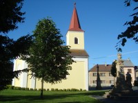 Haňovice-kaple sv.Cyrila a Metoděje z r.1846 s křížem a pomníkem-Foto:Ulrych Mir.