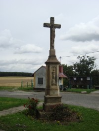 Měrotín-kříž na křižovatce ve středu obce-Foto:Ulrych Mir.