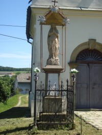 Měrotín-socha Panny Marie před kaplí na návsi-Foto:Ulrych Mir.