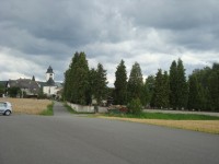 Měrotín-západní část obce s kostelem sv.Martina a novým hřbitovem-Foto:Ulrych Mir.