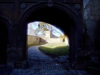 Šternberk-průhled hradní branou na nádvoří-Foto:Ulrych Mir.