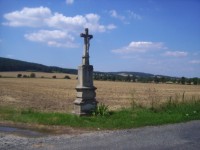 Litovel-Myslechovice-kamenný kříž z r.1902 u silnice k Cholině-Foto:Ulrych Mir.