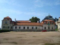 Chlumec nad Cidlinou-zámek Karlova Koruna-obytné a hospodářské budovy-Foto:Ulrych Mir.