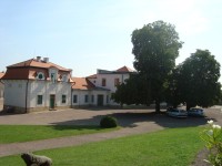 Chlumec nad Cidlinou-zámek Karlova Koruna-obytné a hospodářské budovy-Foto:Ulrych Mir.