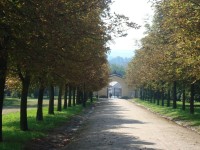 Chlumec nad Cidlinou-zámek Karlova Koruna-východní zámecká brána s alejí-Foto:Ulrych Mir.