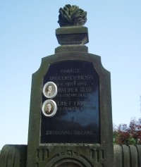 Bílá Lhota-Pateřín-pomník obětem obou světových válek-detail-Foto:Ulrych Mir.