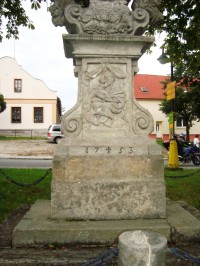 Sezemice-socha sv.Jana Nepomuckého z r.1753-detail-Foto:Ulrych Mir.