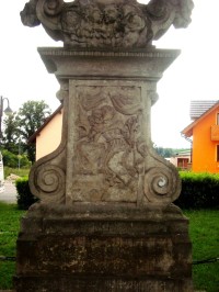 Sezemice-socha sv.Jana Nepomuckého z r.1753-detail-Foto:Ulrych Mir.