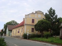 Sezemice-pozdbě barokní domy na náměstí-Foto:Ulrych Mir.