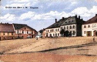 Moravský Beroun-náměstí s radnicí a sochou P.Marie-1923-sbírka:Ulrych Mir.