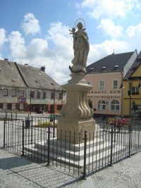 Moravský Beroun-náměstí se sochou Panny Marie Immaculáty z r.1760-Foto:Ulrych Mir.