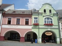 Letohrad-měšťanské domy s reliéfy na náměstí-Foto:Ulrych Mir.