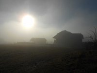 Hlubočky-Posluchov v ranní mlze-cesta do Mariánského Údolí-dřevěnice