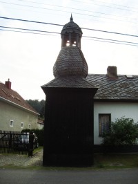Pocheň-dřevěná zvonice-Foto:Ulrych Mir.