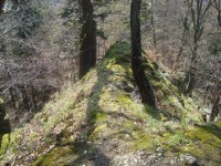 Hrad Puchart-skalní šíje spojující Horní a Dolní hrad-Foto:Ulrych Mir.