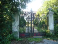 Zdislavice-zámek-brána do zámeckého parku-Foto:Ulrych Mir.