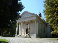 Věžky-kostel Sv. Alžběty z r. 1904 a kříž z r. 1915-Foto:Ulrych Mir.