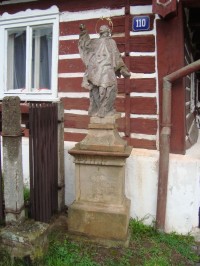 Jilemnice-Zvědavá ulička-socha Sv.Jana Nepomuckého-Foto:Ulrych Mir.