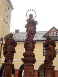 Jilemnice-Masarykovo náměstí-sousoší Panny Marie z r.1723-Foto:Ulrych Mir. 