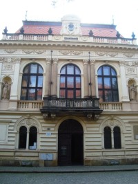 Jaroměř-Josefov-Nová radnice a muzeum na Masarykově náměstí v Josefově-detail průčelí-Foto:Ulrych Mir.