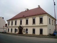 Dvůr Králové nad Labem-Římskokatolická farnost-Děkanství-hlavní průčelí-Foto:Ulrych Mir.