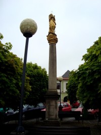 Jablonné nad Orlicí-Náměstí 5. května s barokním sloupem Immaculáta-Foto:Ulrych Mir.