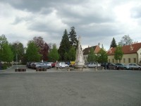 Lednice-Zámecké náměstí s novogotickou kašnou-Foto:Ulrych Mir.