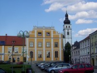 Nové Hrady-jižní strana bývalé rezidence na východní straně náměstí  s kostelem-Foto:Ulrych Mir.