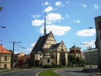 Pardubice-náměstí Republiky-gotický kostel Sv.Bartoloměje z r. 1295 a zvonice-Foto:Ulrych Mir.