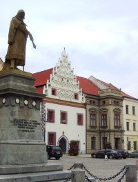 Tábor-Žižkovo náměstí s pomníkem Jana Žižky a Městským úřadem-Foto:Ulrych Mir.