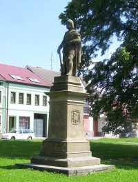 Borovany-Žižkovo náměstí s pomníkem J.Žižky-Foto:Ulrych Mir.