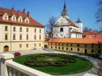 Lipník nad Bečvou-kostel sv. Františka Serafínského ze zámecké zahradní terasy-Foto:Ulrych Mir.