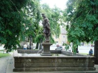 Loštice-náměstí Míru s kašnou se sochou knížete Svatopluka-Foto:Ulrych Mir.