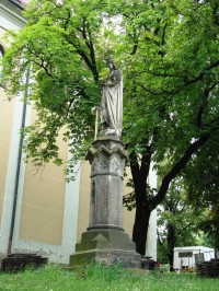 Napajedla-socha u farního kostela sv. Bartoloměje-Foto:Ulrych Mir.