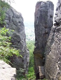 Drábské světničky-průrva s vchodem na horní část hradu-Foto:Ulrych Mir.
