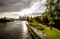 Frankfurt nad Mohane, moderní i zelené město. Foto golero/ Getty Images