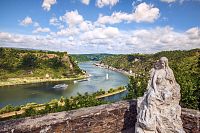 Sankt Goarshausen: Pohled na skálu Loreley © AdobeStock/Alice_D