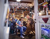 Erfurt: Loutkář na Krämerbrücke © DZT/Jens Wegener