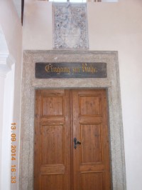 dveře do hrobky