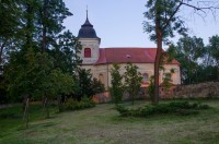 Vysoké Chvojno - barokní kostel sv. Gotharda z let 1733 - 1735 (konečná podoba dle projektu Kiliána Ignáce Dientzenhofera) 