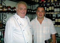 Frédéric Lasne (vpravo) se svým šéfkuchařem Jeanem Philippem Roubatcheffem.