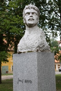 Lomnice - pomník Josefa Uhra