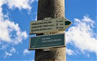 Trasa vycházky začíná u autobusové zastávky Horákov, kde končí zeleně značená turistická cesta