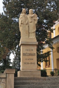 Pomník se sousoším Cyrila a Metoděje