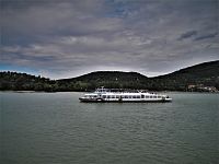 Na Dunaji je rušný provoz výletních lodí