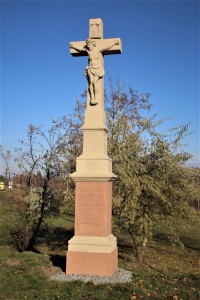 Holasice - kamenný kříž