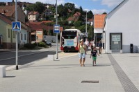 Součástí nového centra je i autobusová zastávka